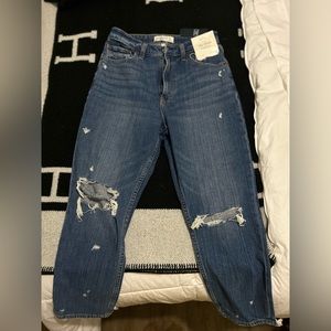 ABRECROMBIE MOM JEANS